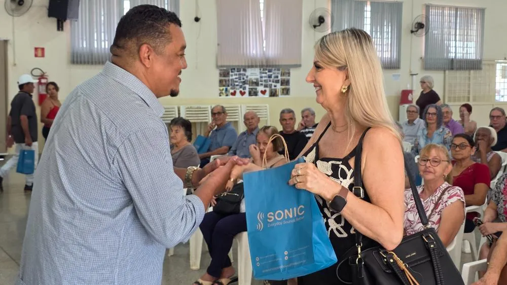 Prefeitura entrega aparelhos auditivos e zera fila de espera em Cordeirópolis